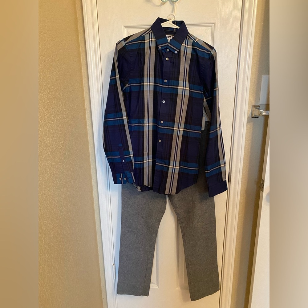 Men’s clothes. Express and bullhead. Dress pants and shirts.